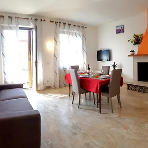 Casa Ahmati Borgo Vesio , Tremosine Italien